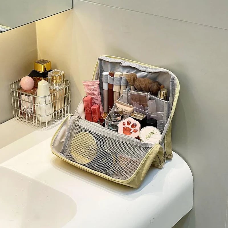 🔥Portable Large Capacity Standing Makeup Bag